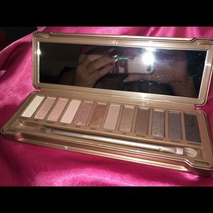 Naked 3 metallic eyeshadow pallet